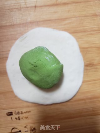 Two-color Flowering Spinach Steamed Buns recipe