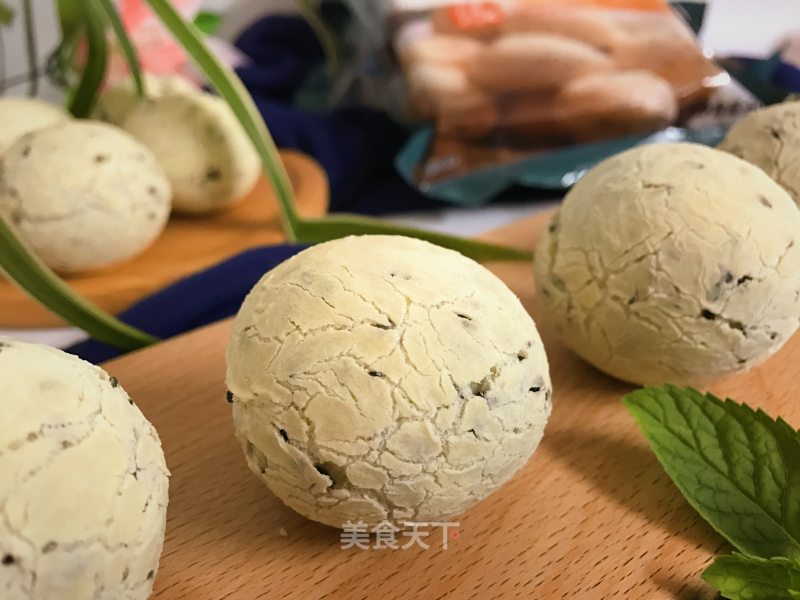 Black Sesame Mochi Bread recipe