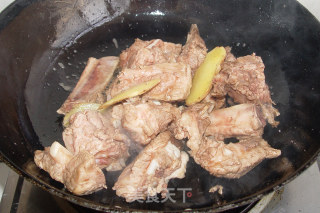 Braised Pork Ribs with White Radish recipe