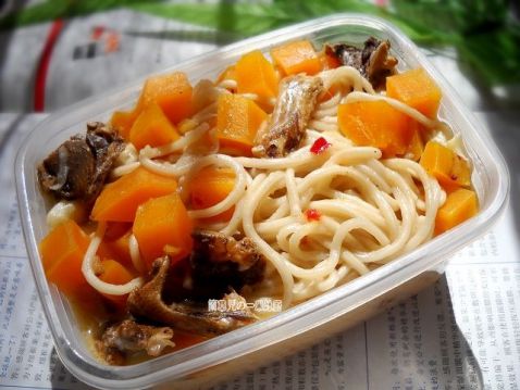 Braised Pigeon Noodles with Sweet Potatoes recipe