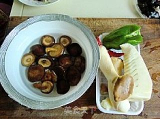 Sliced Double Mushroom and Bamboo Shoots in Oyster Sauce recipe