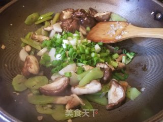 Fried Mushrooms with Yam Lettuce recipe