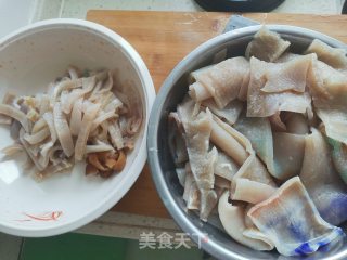 Stir-fried Pork Skins with Broccoli recipe