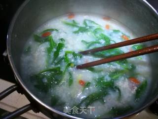 Lean Pork Congee with Wolfberry Leaves recipe