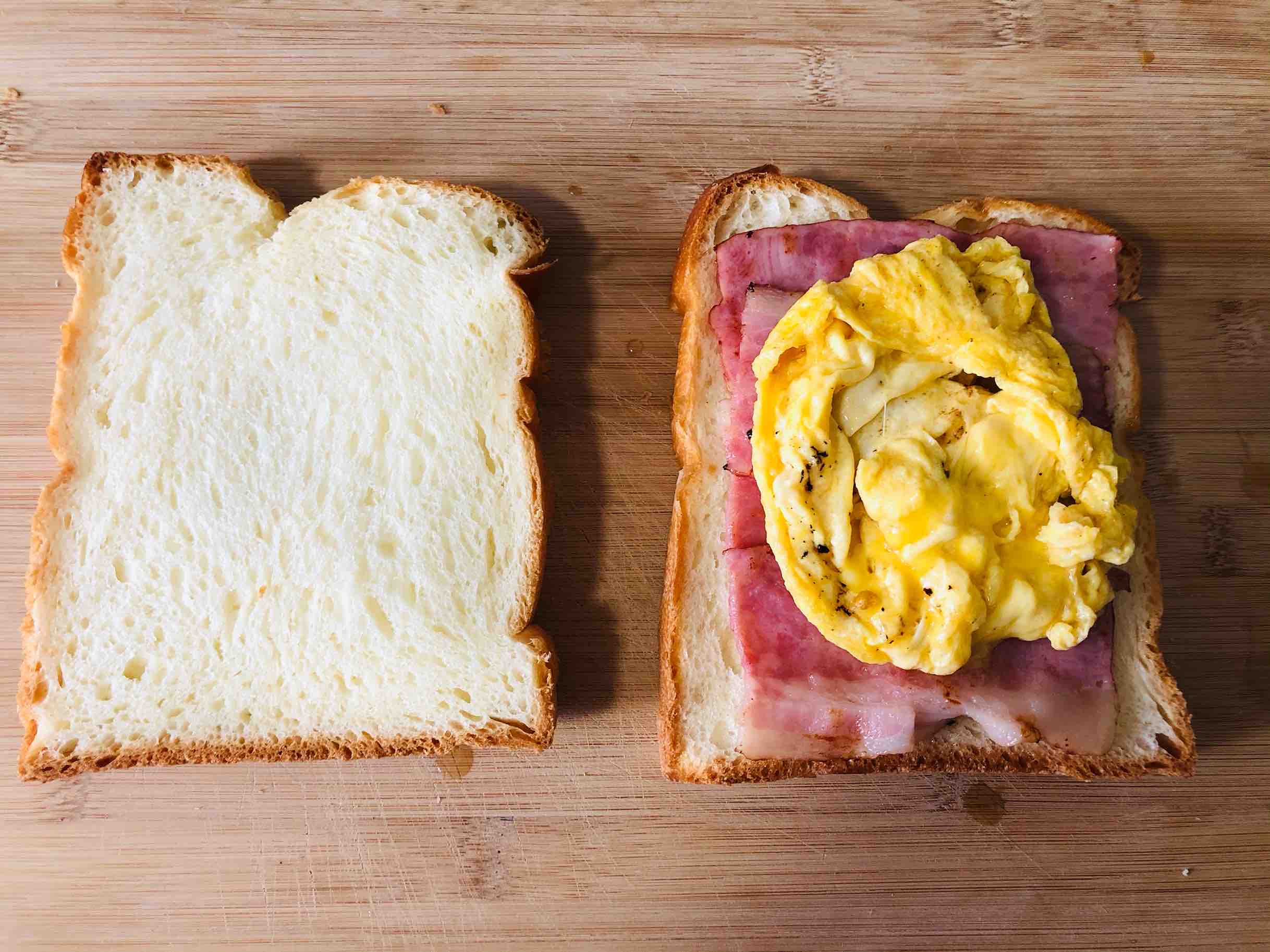 Five-minute Breakfast, Bacon Omelette Sandwich recipe