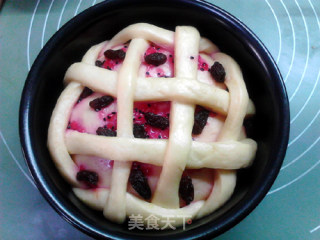 Layers of Bread with Jam and Raisins recipe