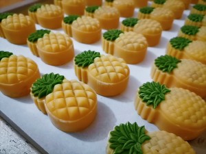 Universal Cantonese-style Mooncake Crust (made with Pineapple Mooncake) recipe