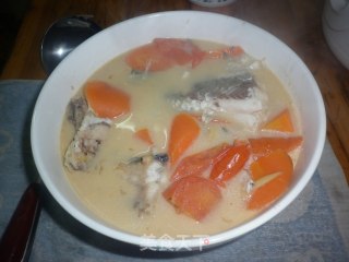 Carrot Tomato Fish Bone Soup recipe