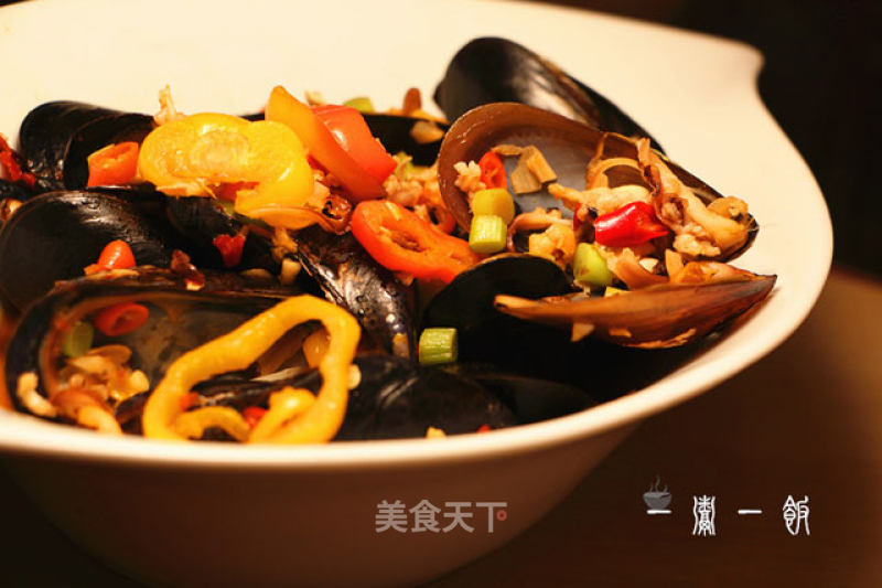 Stir-fried Mussels with Black Pepper recipe