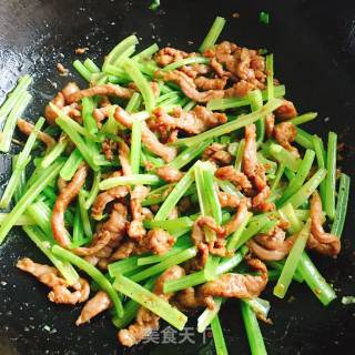 Celery Stir-fried Beef recipe