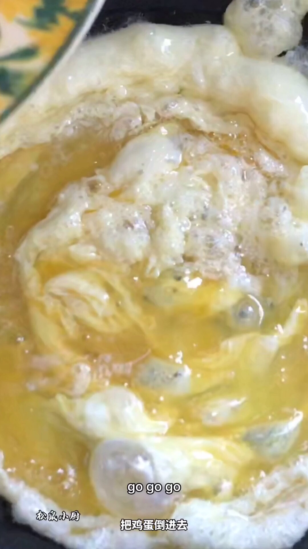 Scrambled Eggs with Garlic Stalk and Fungus recipe