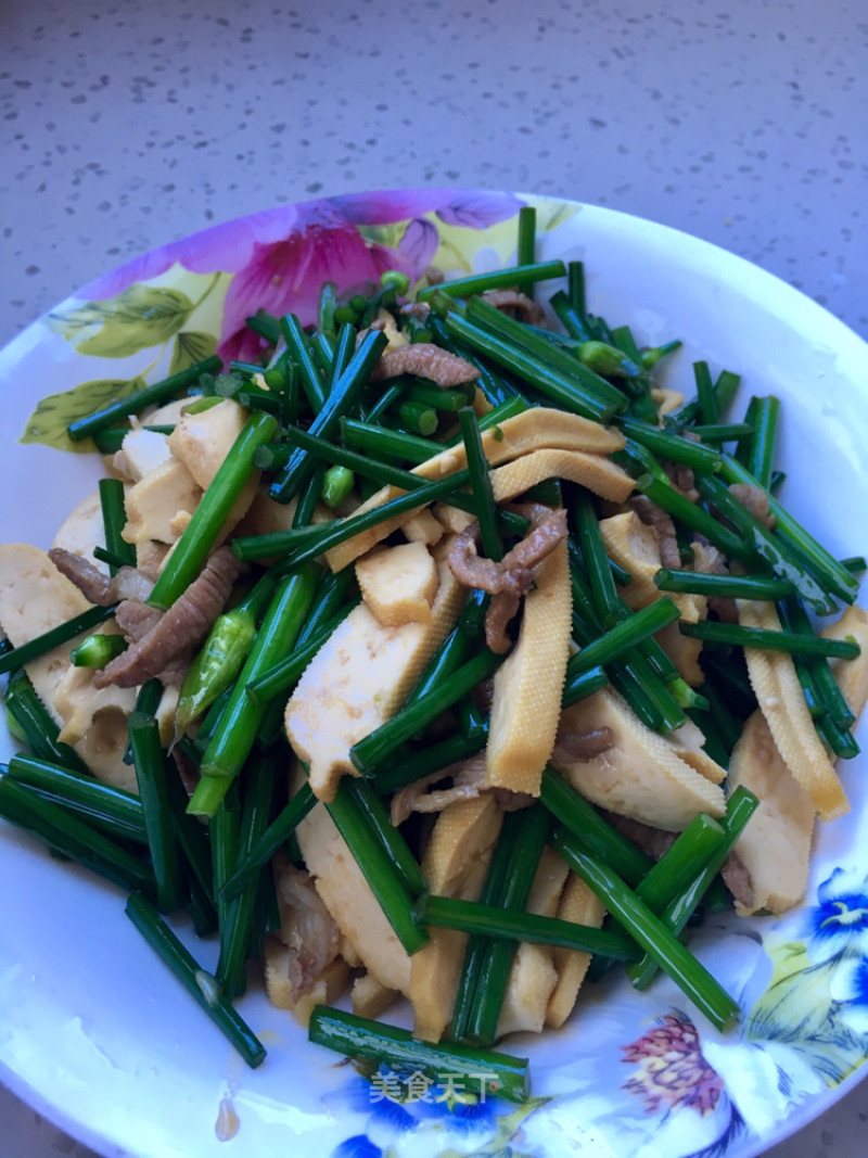 Stir-fried Bean Curd with Chives and Pork recipe