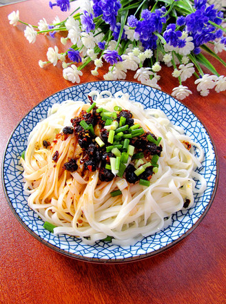 Flavored Noodles with Black Bean Sauce