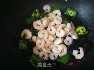 Stir-fried Shrimp with Wrinkled Pepper Fungus recipe