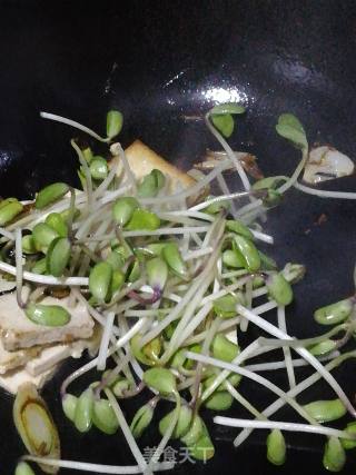 Stir-fried Tofu with Black Bean Sprouts recipe