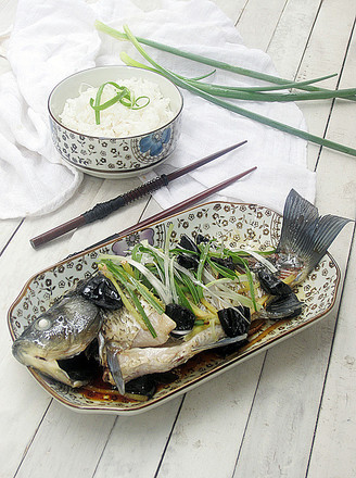 Steamed Crucian Carp with Olive Horn recipe