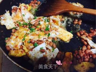 Fried Poached Egg with Laba Beans recipe