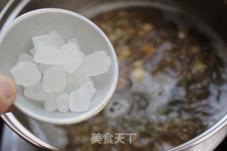 Refreshing Through Bitter Summer-mung Bean, Lotus Seed and Barley Soup recipe