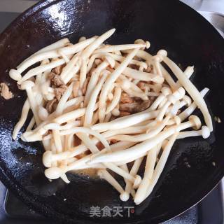 Stir-fried Shredded Pork with White Jade Mushroom recipe