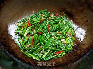 Stir-fried River Prawns with Leek Flowers recipe