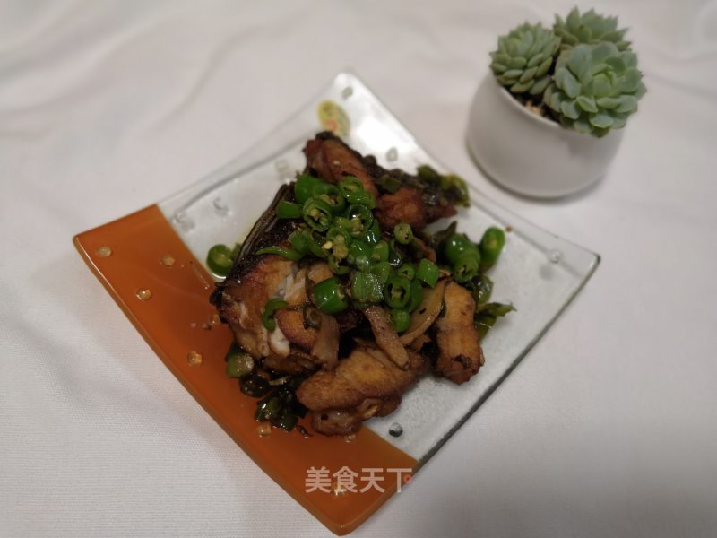 Stir-fried Grass Carp with Green Peppers recipe