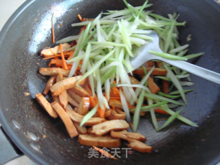 Stir-fried Pork with Celery and Dried Tofu recipe