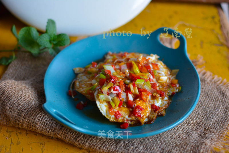Fried Eggs with Chopped Peppers, So Popular and Easy to Eat recipe