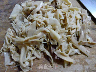Braised Small Vegetarian Chicken with Black Fungus and Bamboo Shoots recipe
