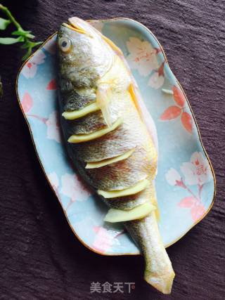 Steamed Large Yellow Croaker with Garlic recipe