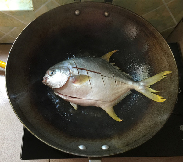 Grilled Pomfret with Soy Sauce recipe