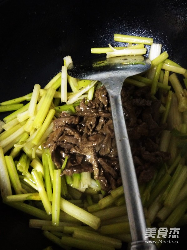 Stir-fried Shredded Beef with Celery recipe