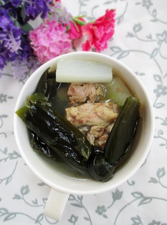 White Radish and Seaweed Pork Ribs Soup