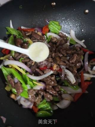 Stir-fried Shredded Beef with Green Peppers and Onions recipe