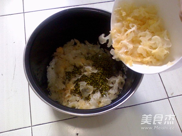 Snow Fungus Mung Bean Congee recipe