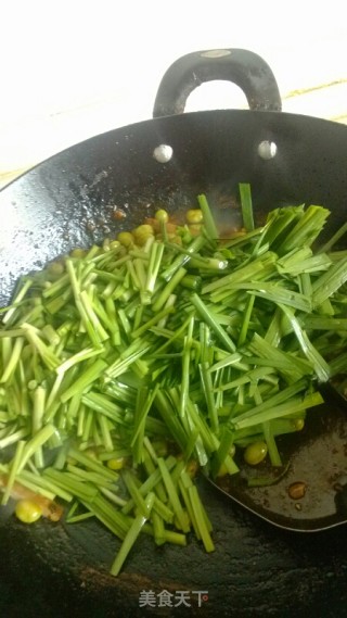 Stir-fried Dried Tofu with Leeks and Edamame recipe