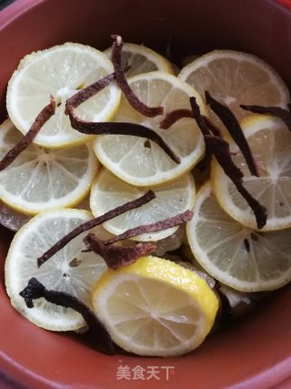 Old Tangerine Peel and Rock Sugar Stewed with Lemon recipe