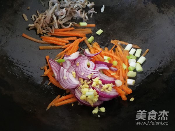 Fried Noodles with Seasonal Vegetables and Pork recipe