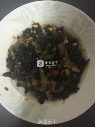 Jellyfish Salad with Black Fungus recipe