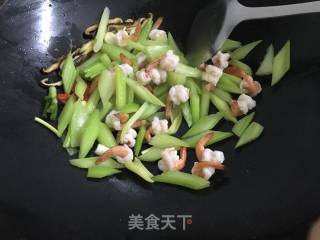 Stir-fried Shrimp Balls with Celery recipe