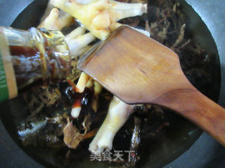 Braised Chicken Feet with Bamboo Shoots and Dried Vegetables recipe