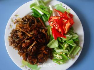 [hunan Cuisine] Stir-fried Beef with Pepper Skin and Tea Oil recipe