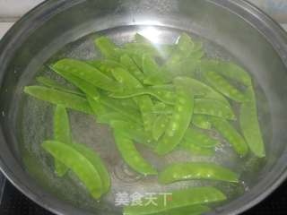 Fried Pork with Snow Pea recipe