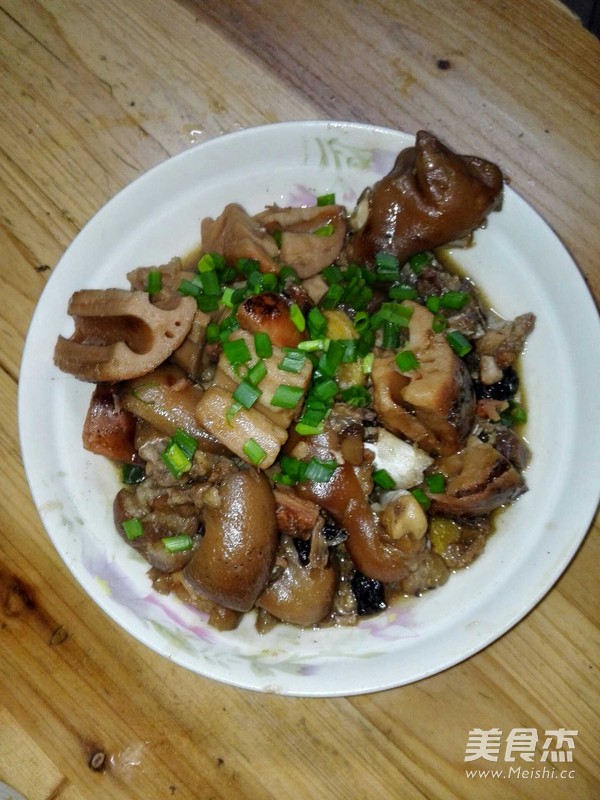 Fan Lotus Root Pork Knuckles recipe