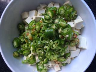 Okra and Green Pepper Mixed with Dried Beans recipe