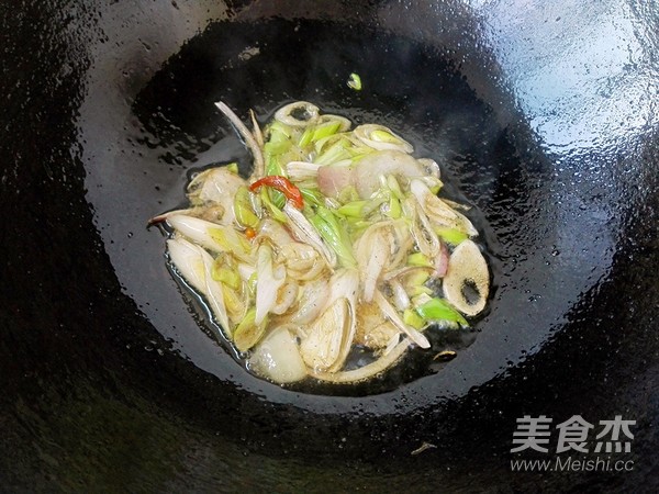 Fried Vermicelli with Sliced Pork recipe