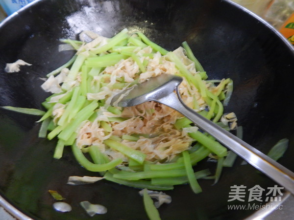Stir-fried Bean Curd with Lettuce recipe