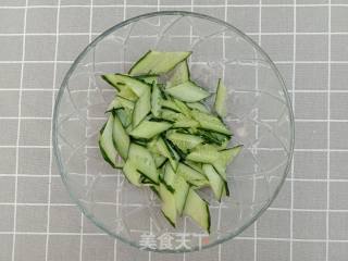 Cucumber with Tremella recipe