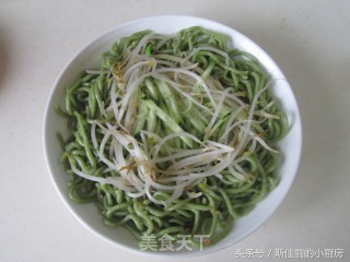 Spinach Noodles with Mushroom Meat Sauce recipe