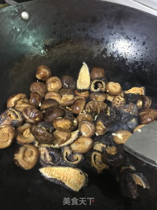 Braised Mushroom and Sea Cucumber with Abalone Sauce recipe