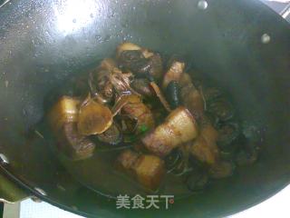 Braised Pork with Mushroom and Golden Needles recipe